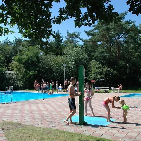 Vakantiebungalow En Glamping Op De Veluwe נונספייט