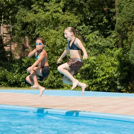 Vakantiebungalow En Glamping Op De Veluwe אוהל מפואר נונספייט
