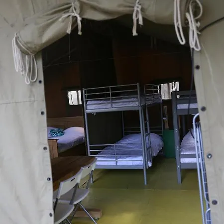 Vakantiebungalow En Glamping Op De Veluwe אוהל מפואר
